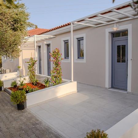 Dionisos Suites Lixouri Eksteriør billede