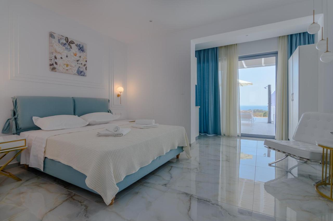 Dionisos Suites Lixouri Eksteriør billede