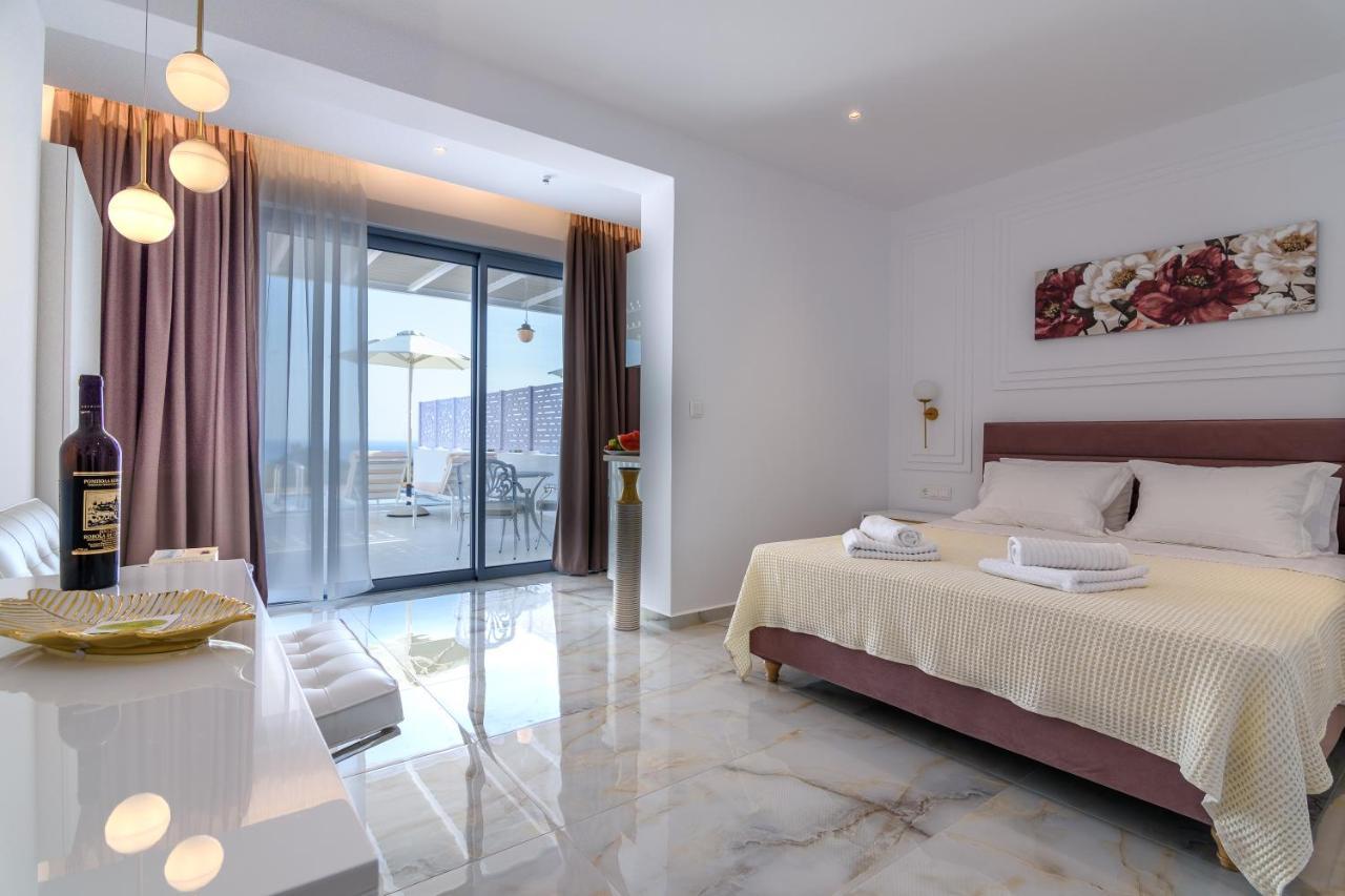 Dionisos Suites Lixouri Eksteriør billede