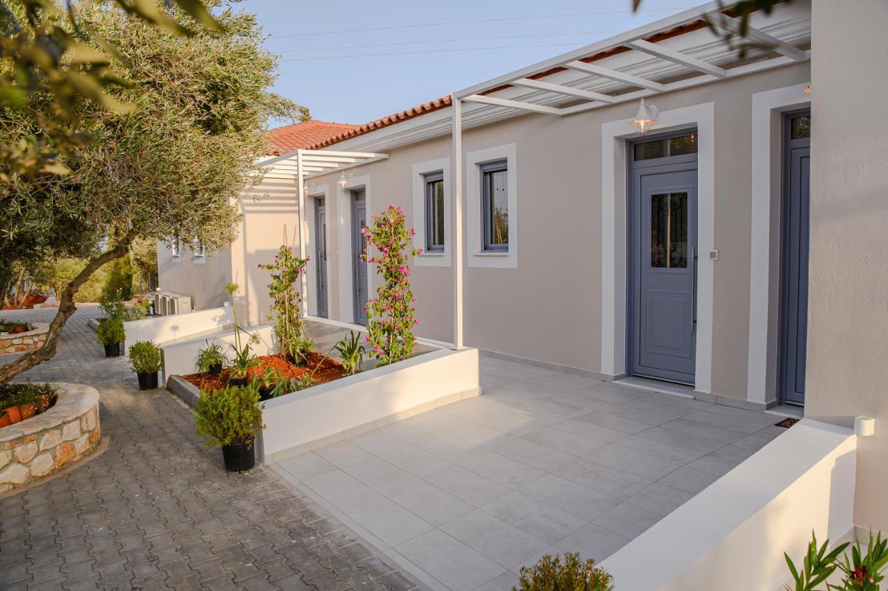 Dionisos Suites Lixouri Eksteriør billede