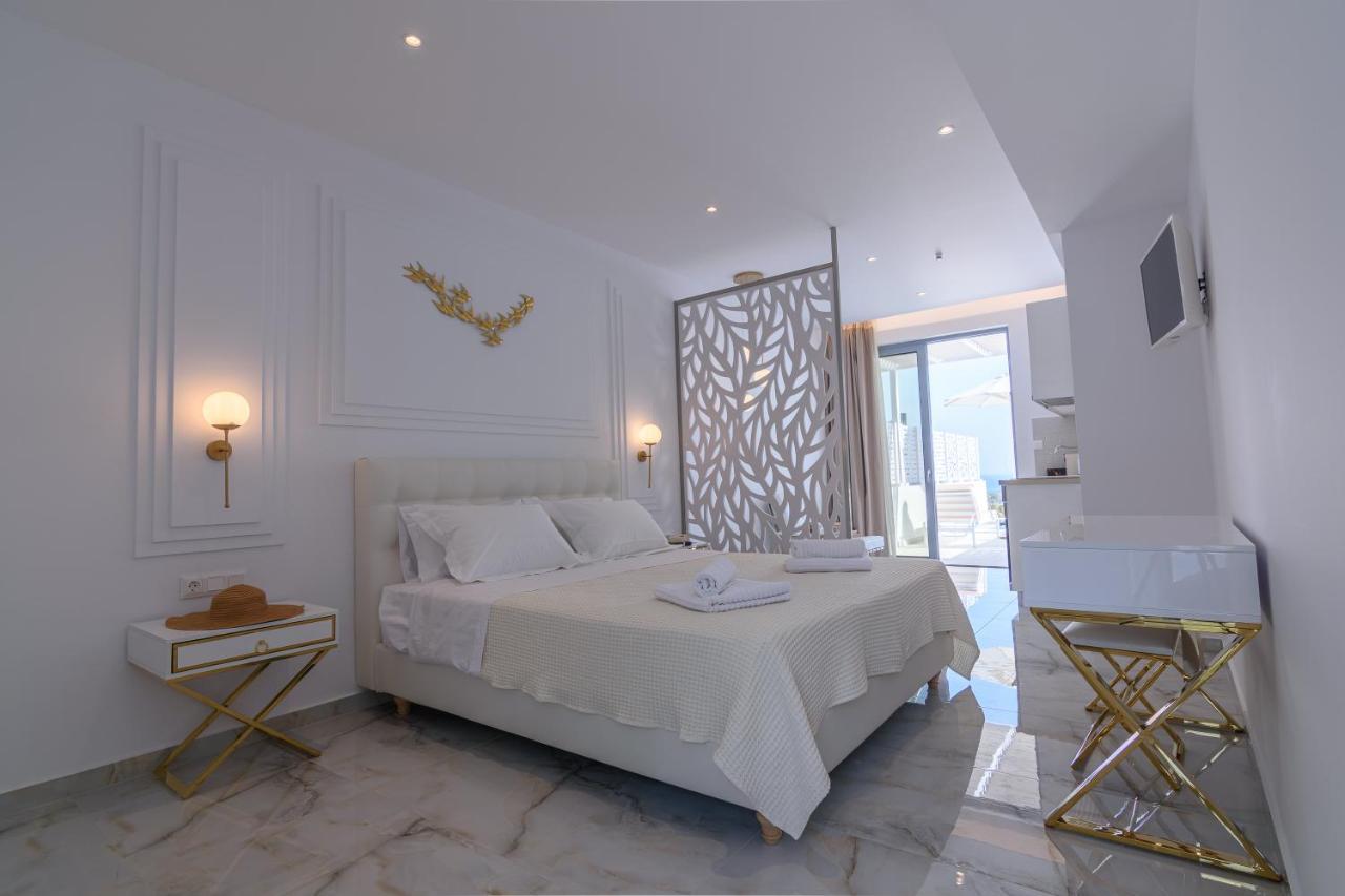 Dionisos Suites Lixouri Eksteriør billede