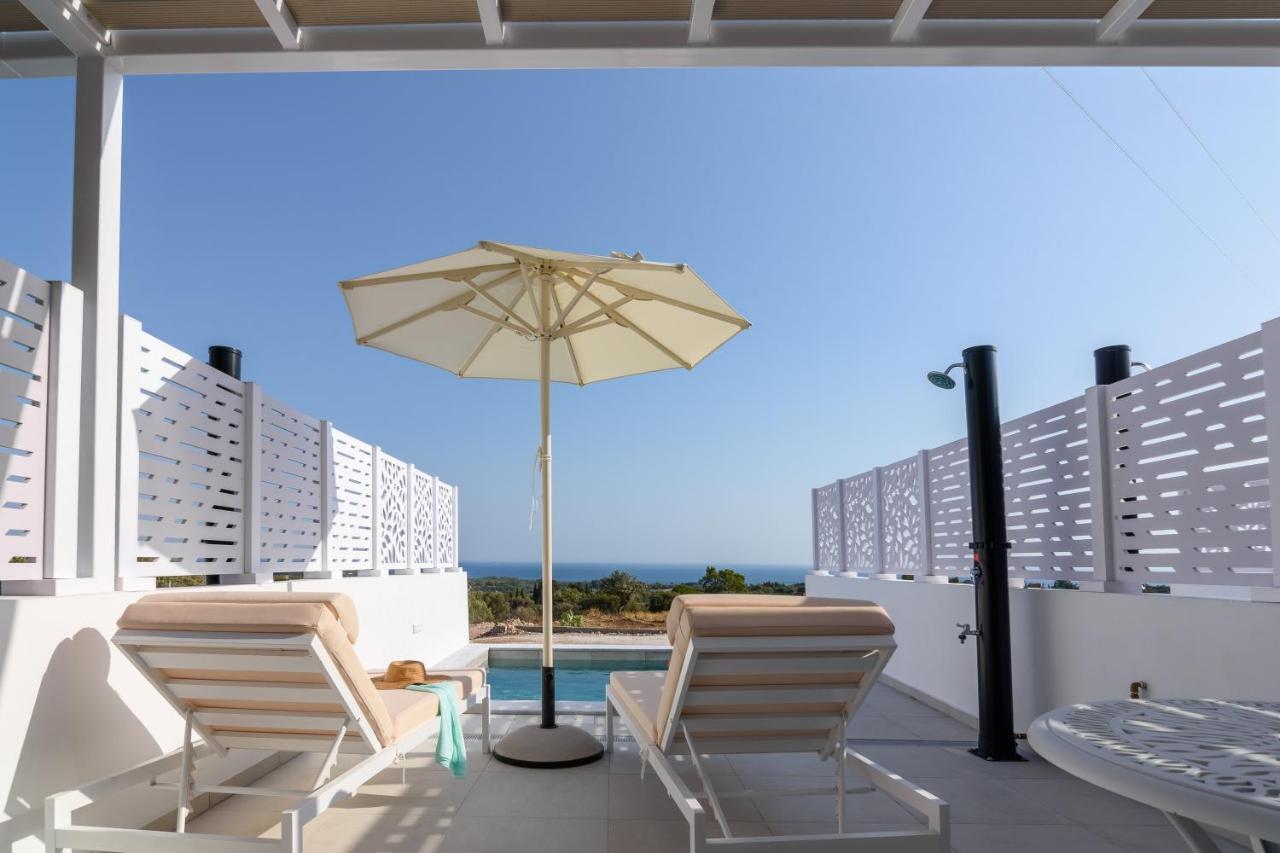 Dionisos Suites Lixouri Eksteriør billede
