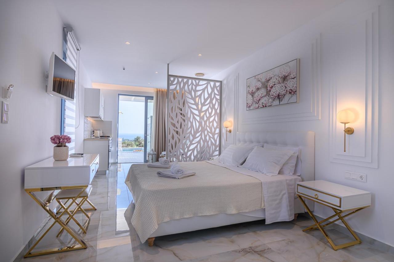 Dionisos Suites Lixouri Eksteriør billede