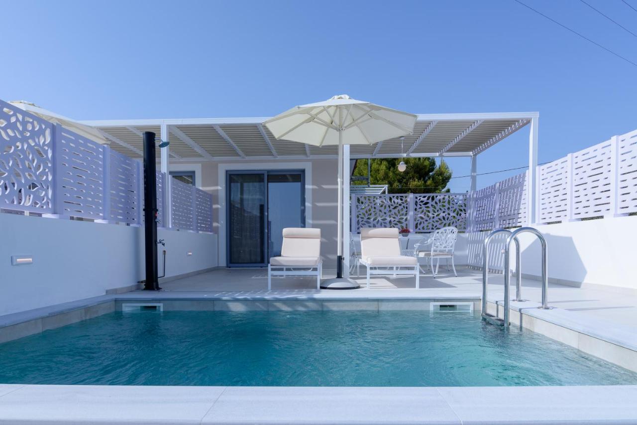 Dionisos Suites Lixouri Eksteriør billede