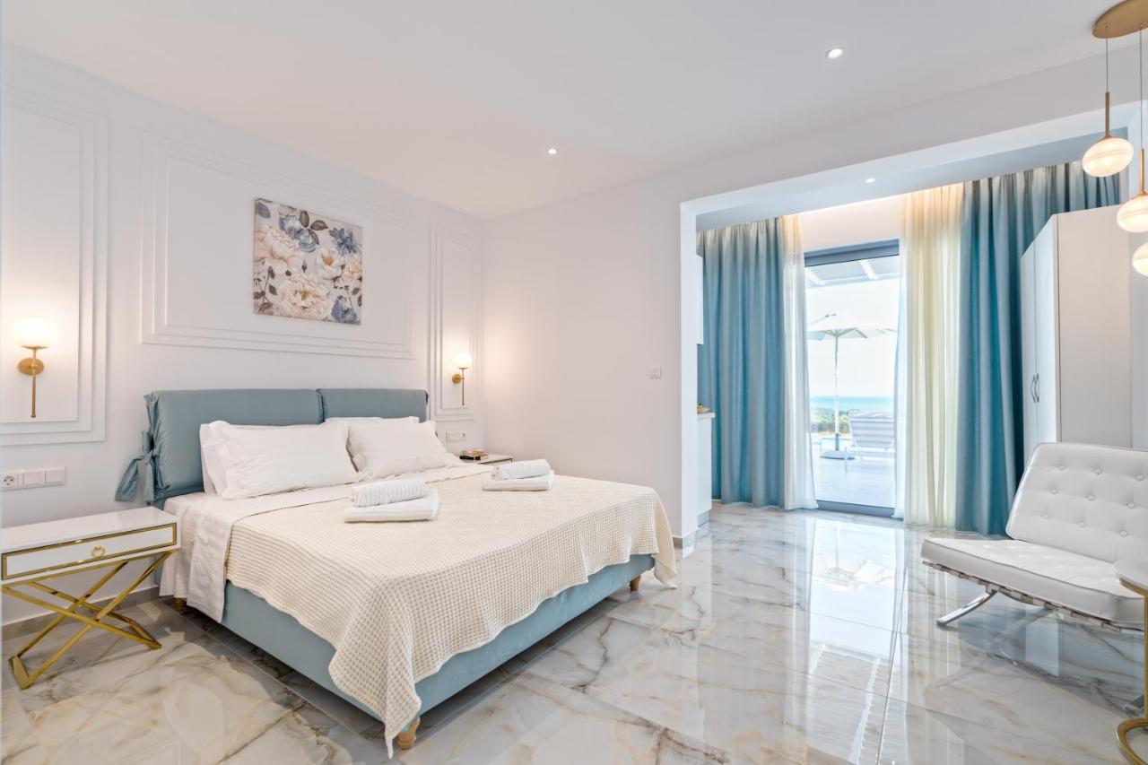 Dionisos Suites Lixouri Eksteriør billede