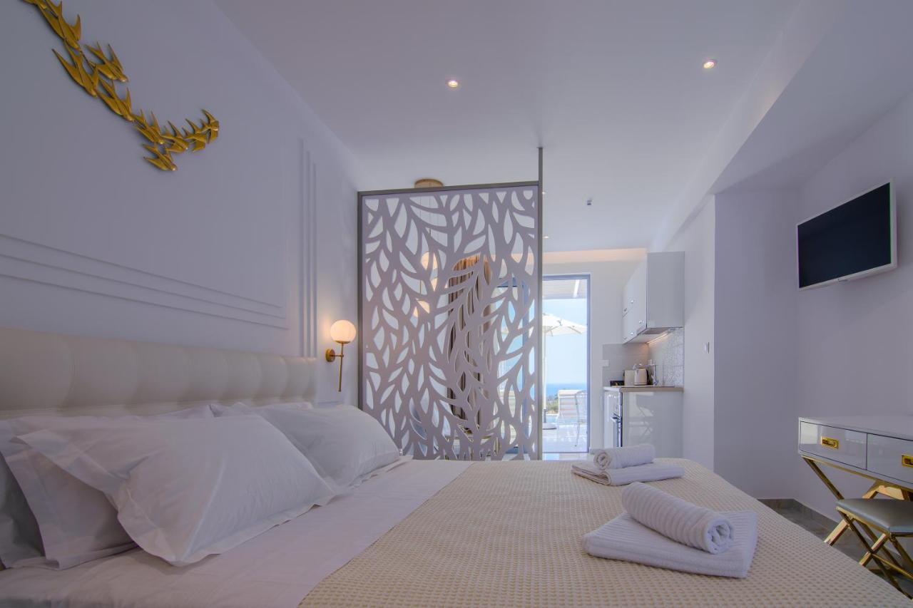 Dionisos Suites Lixouri Eksteriør billede