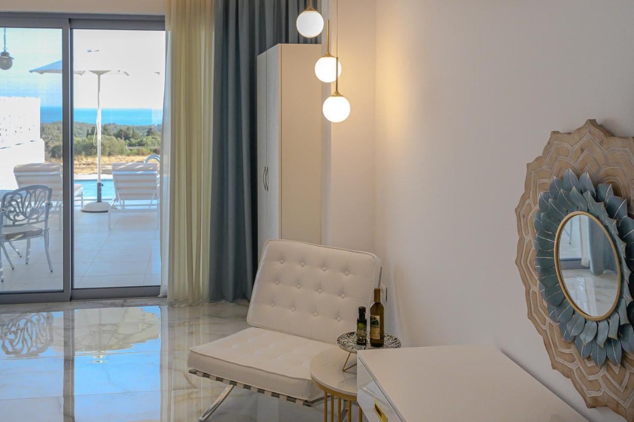 Dionisos Suites Lixouri Eksteriør billede