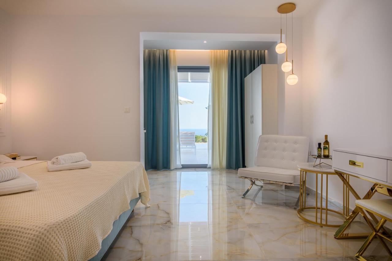 Dionisos Suites Lixouri Eksteriør billede