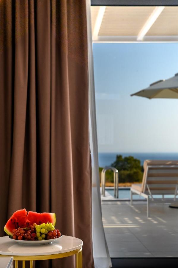 Dionisos Suites Lixouri Eksteriør billede
