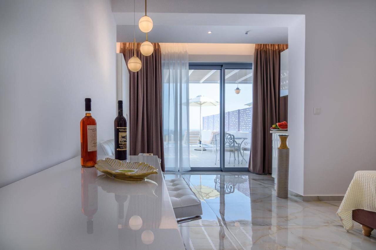 Dionisos Suites Lixouri Eksteriør billede
