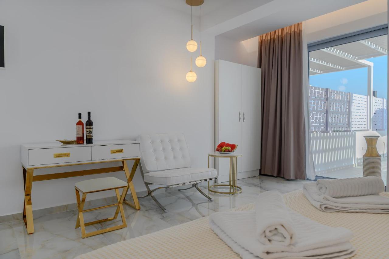 Dionisos Suites Lixouri Eksteriør billede