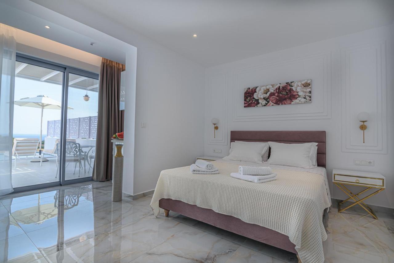 Dionisos Suites Lixouri Eksteriør billede