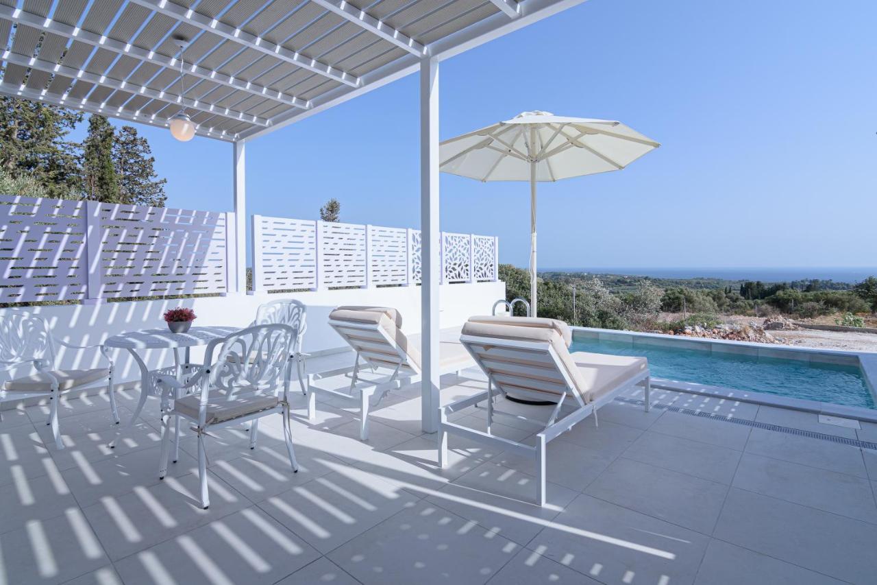 Dionisos Suites Lixouri Eksteriør billede
