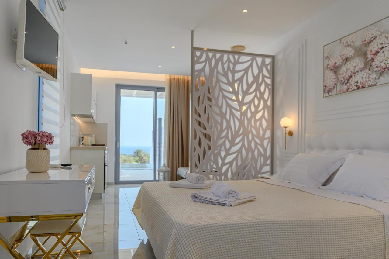 Dionisos Suites Lixouri Eksteriør billede