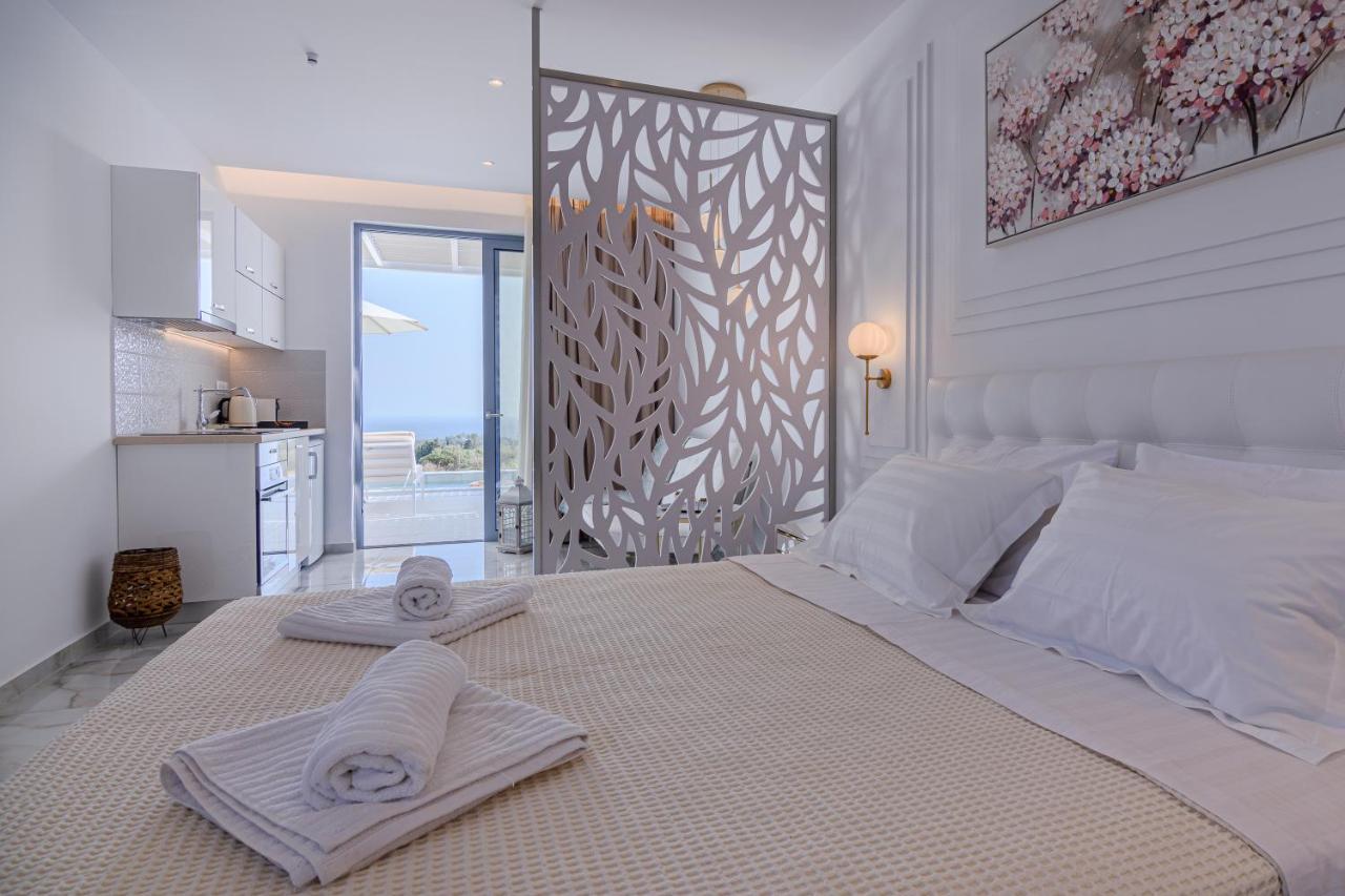 Dionisos Suites Lixouri Eksteriør billede
