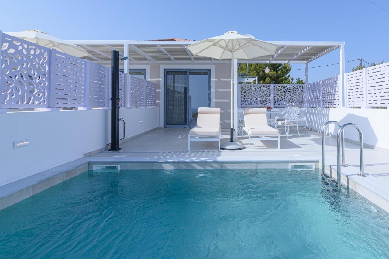 Dionisos Suites Lixouri Eksteriør billede