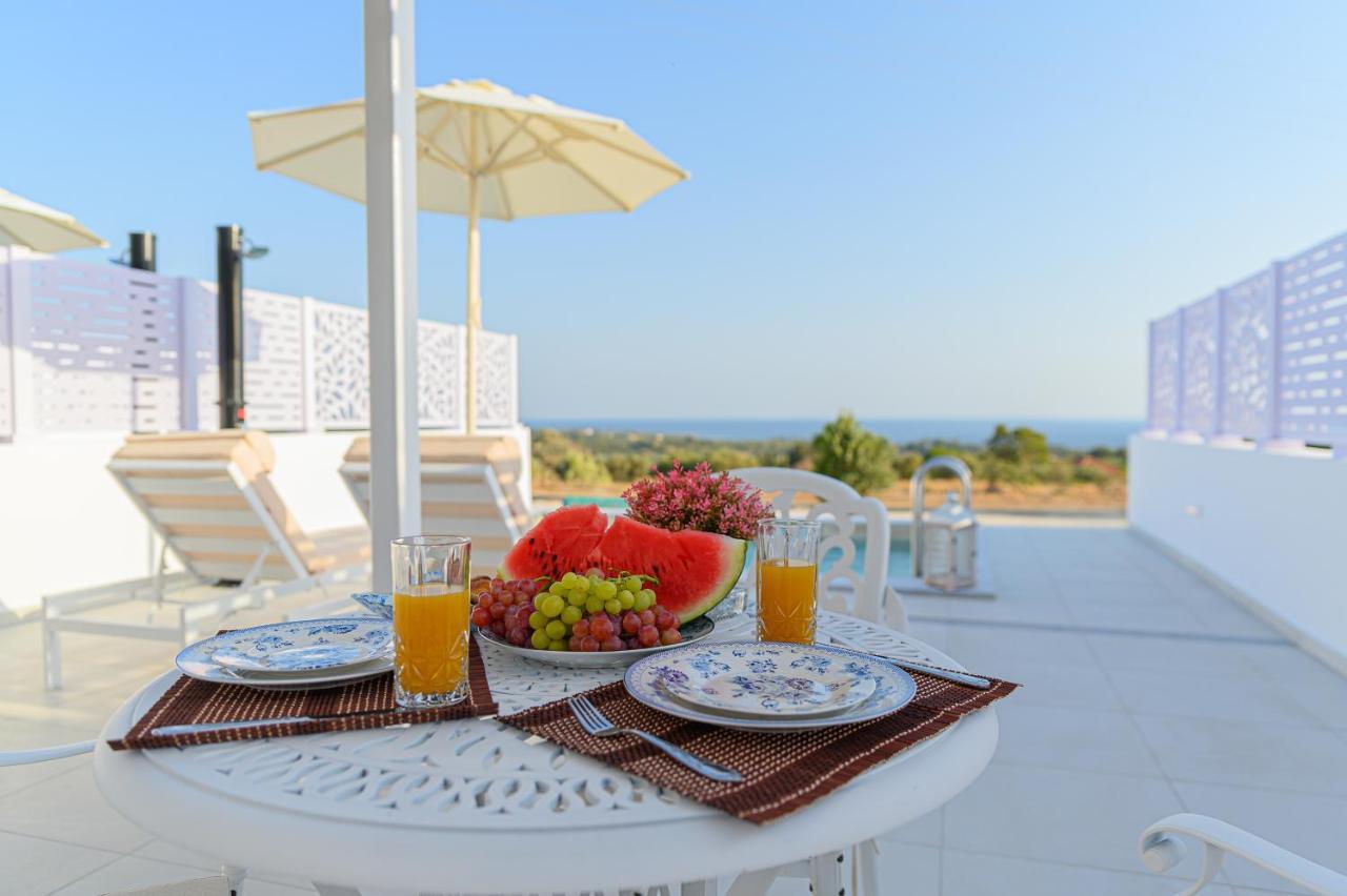 Dionisos Suites Lixouri Eksteriør billede