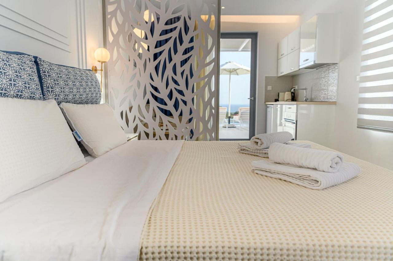 Dionisos Suites Lixouri Eksteriør billede