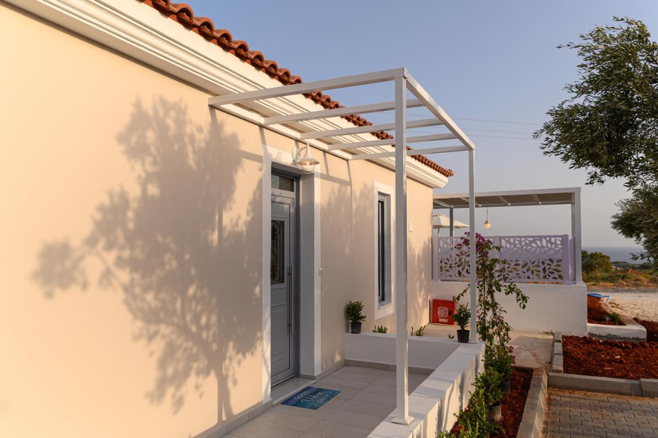 Dionisos Suites Lixouri Eksteriør billede