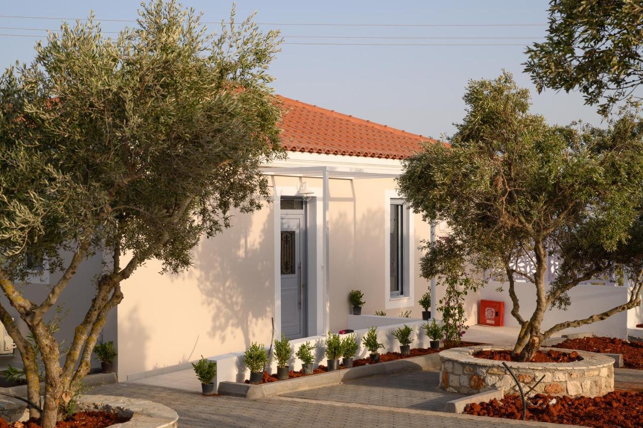 Dionisos Suites Lixouri Eksteriør billede
