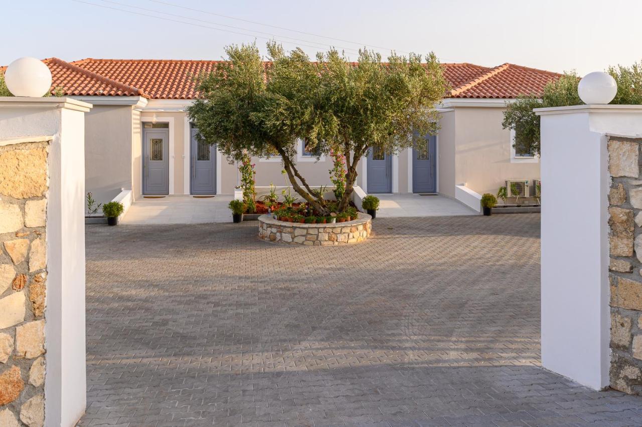 Dionisos Suites Lixouri Eksteriør billede