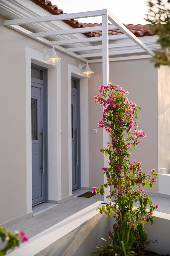 Dionisos Suites Lixouri Eksteriør billede