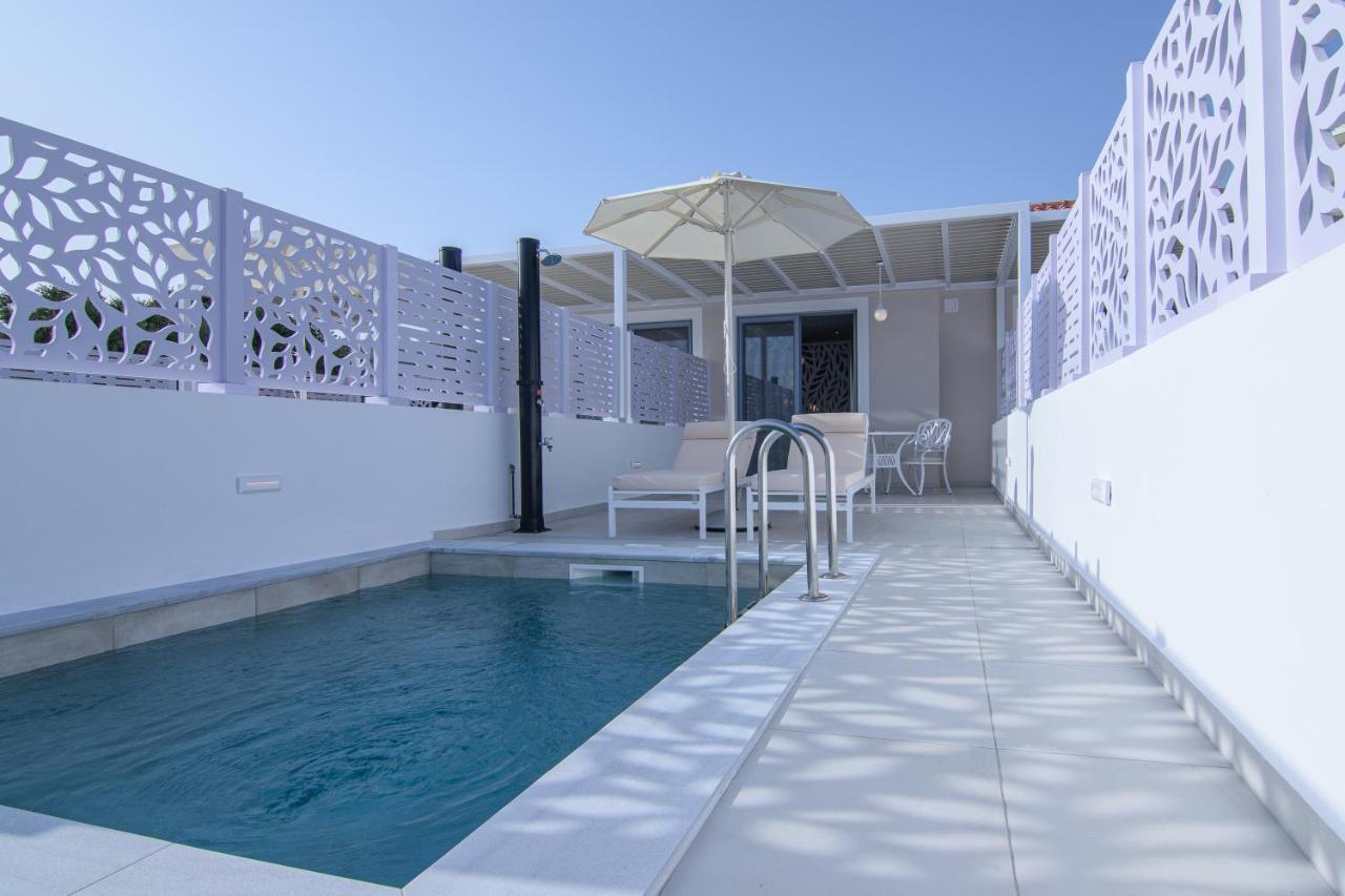 Dionisos Suites Lixouri Eksteriør billede