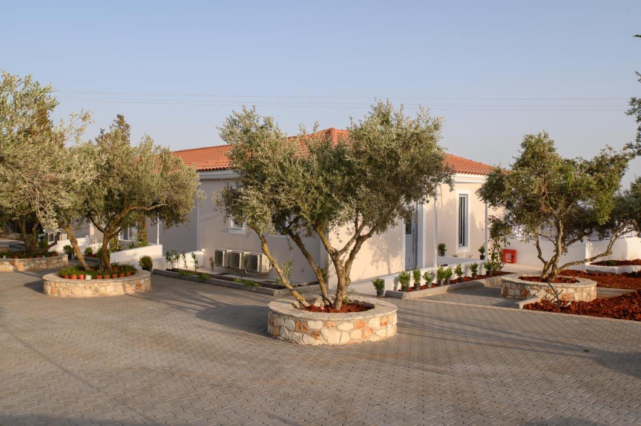 Dionisos Suites Lixouri Eksteriør billede