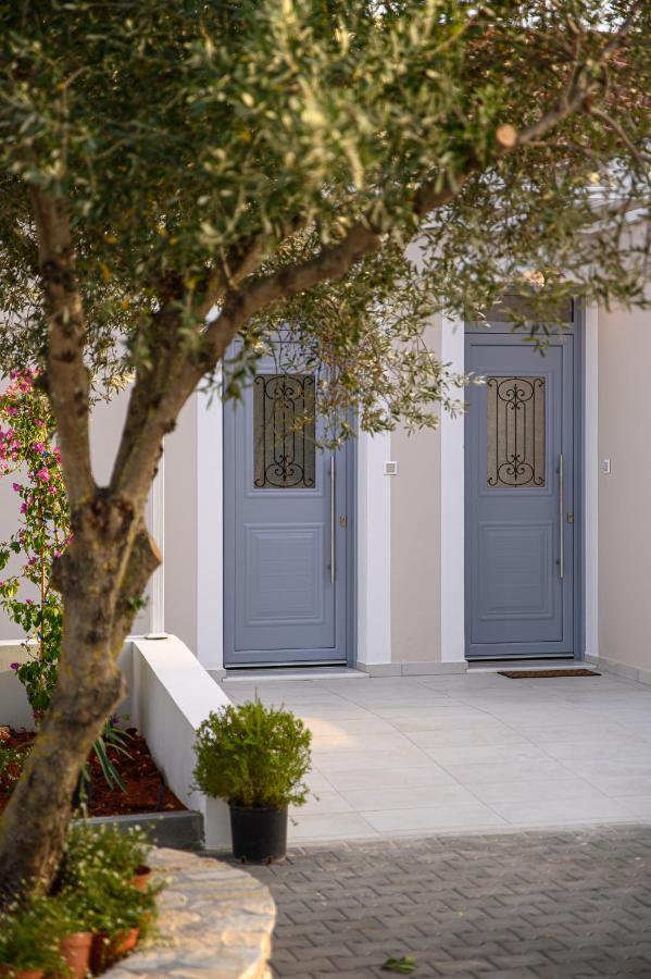 Dionisos Suites Lixouri Eksteriør billede